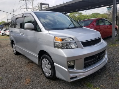 Toyota Voxy 2002